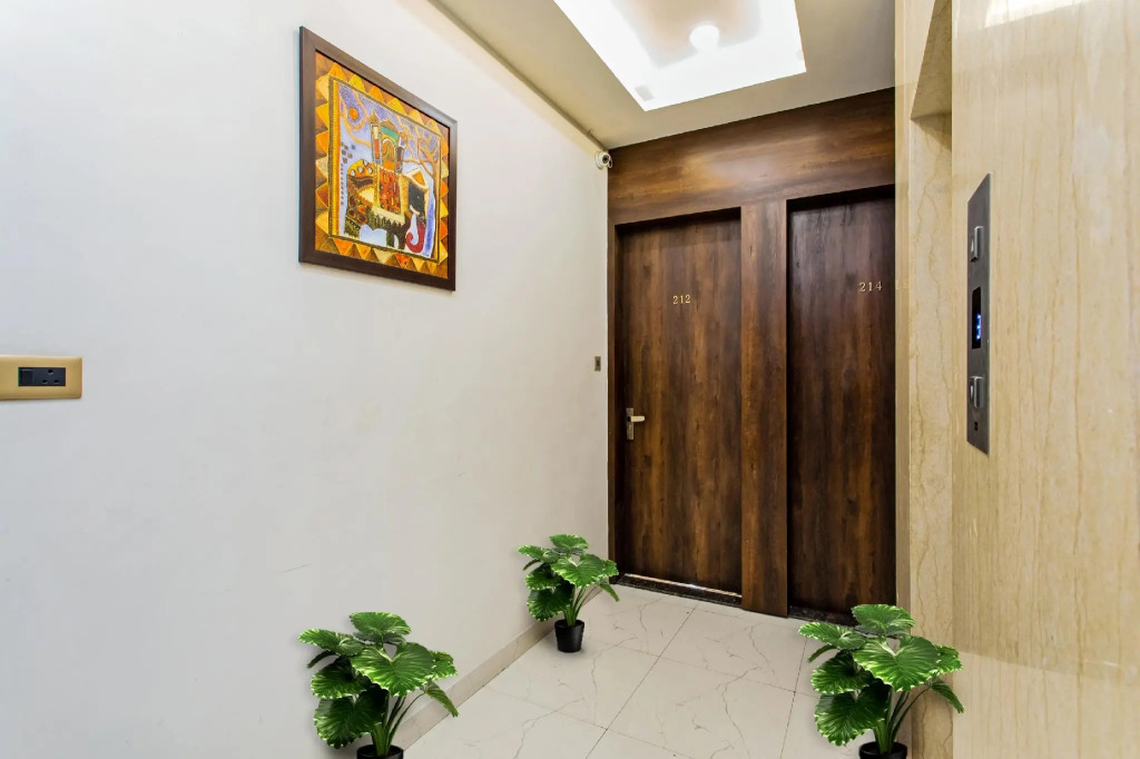 Capital O 27658 Hotel New Mohit Regency