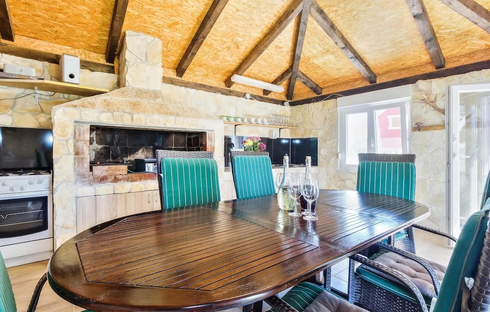 Lovely Home In Kastel