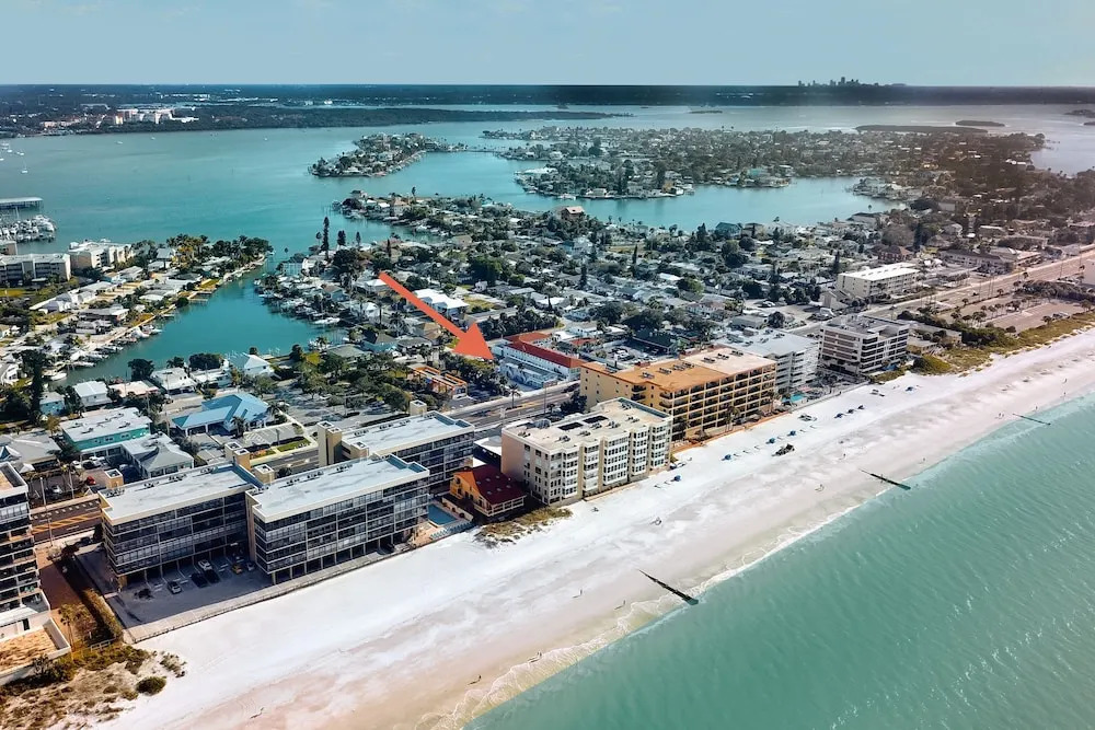 New Listing! Shoreside - Walk To Waves 1 Bedroom Condo