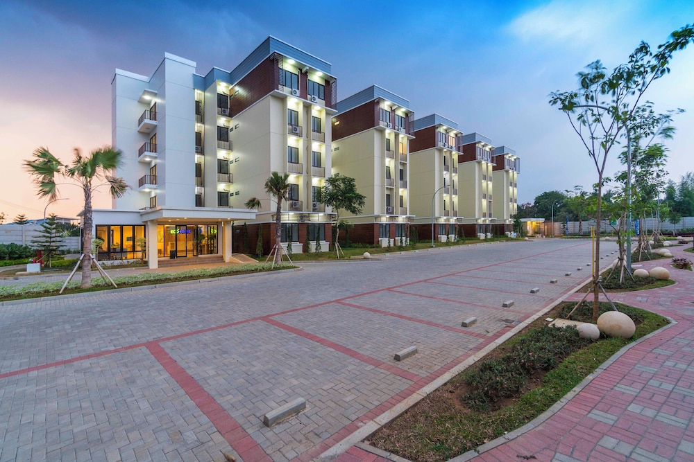 Golden Knight Suites | EcoHome Apartment