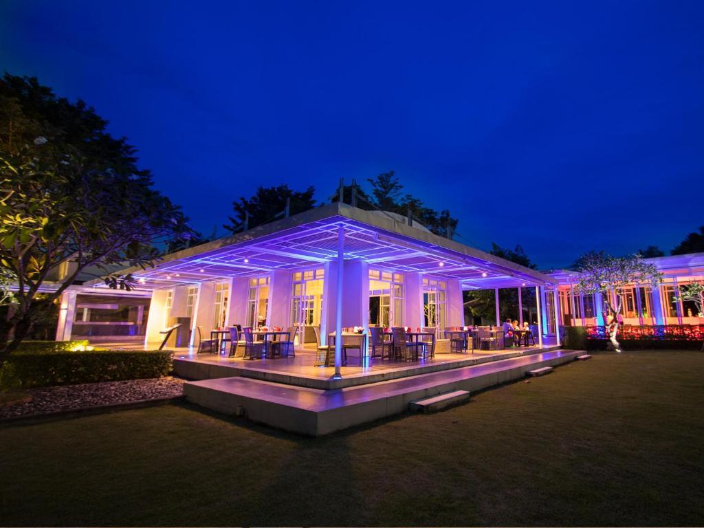 Отель Dusit Thani Krabi Beach Resort
