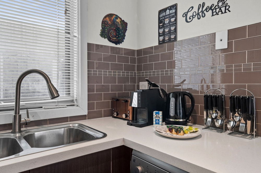 Spacious 3-bed Townhouse in Coburg
