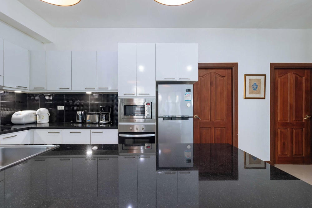 3BR Pool Villa Near Boat Avenue V303