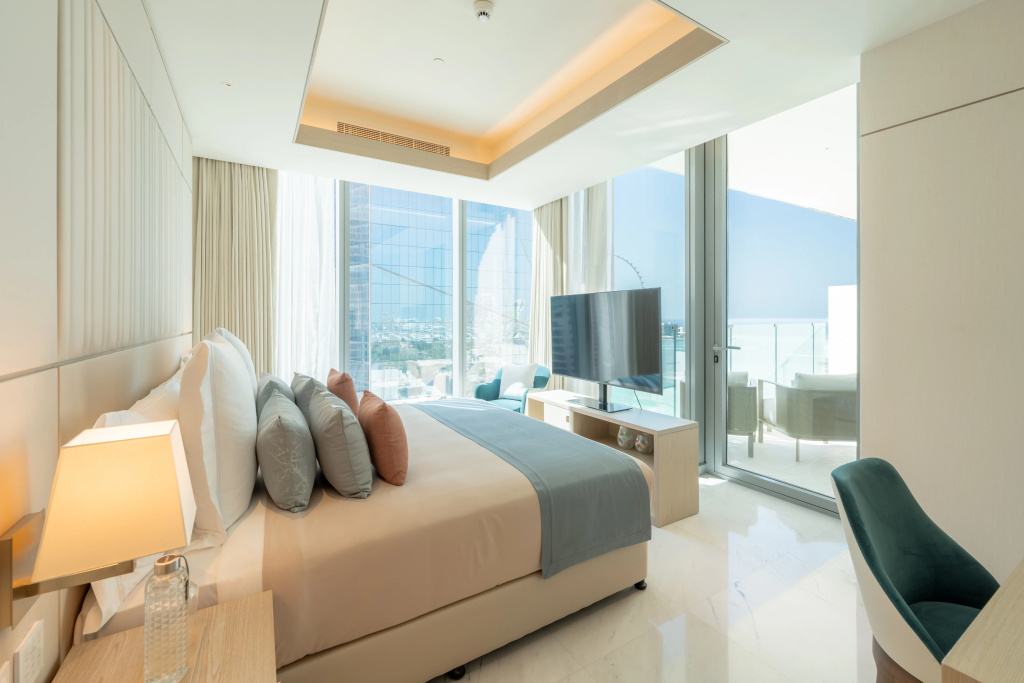 FIVE LUXE