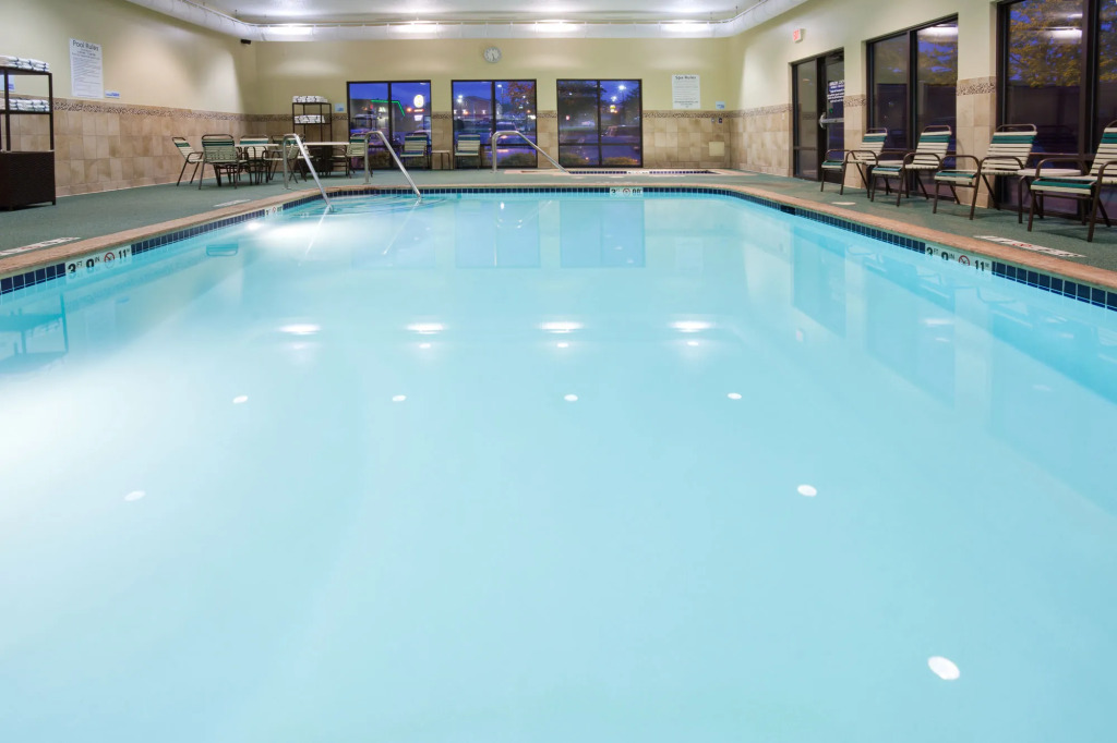 Holiday Inn Express Hotel & Suites Cedar Rapids I-380 at 33rd Avenue by IHG