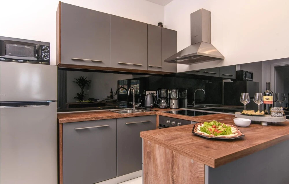 Beautiful Apartment in Kastel Gomilica With Wifi and 2 Bedrooms