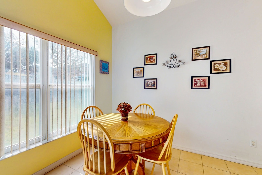 Spacious Home in Cute Area With Central AC & Washer/dryer - Snowbirds Welcome