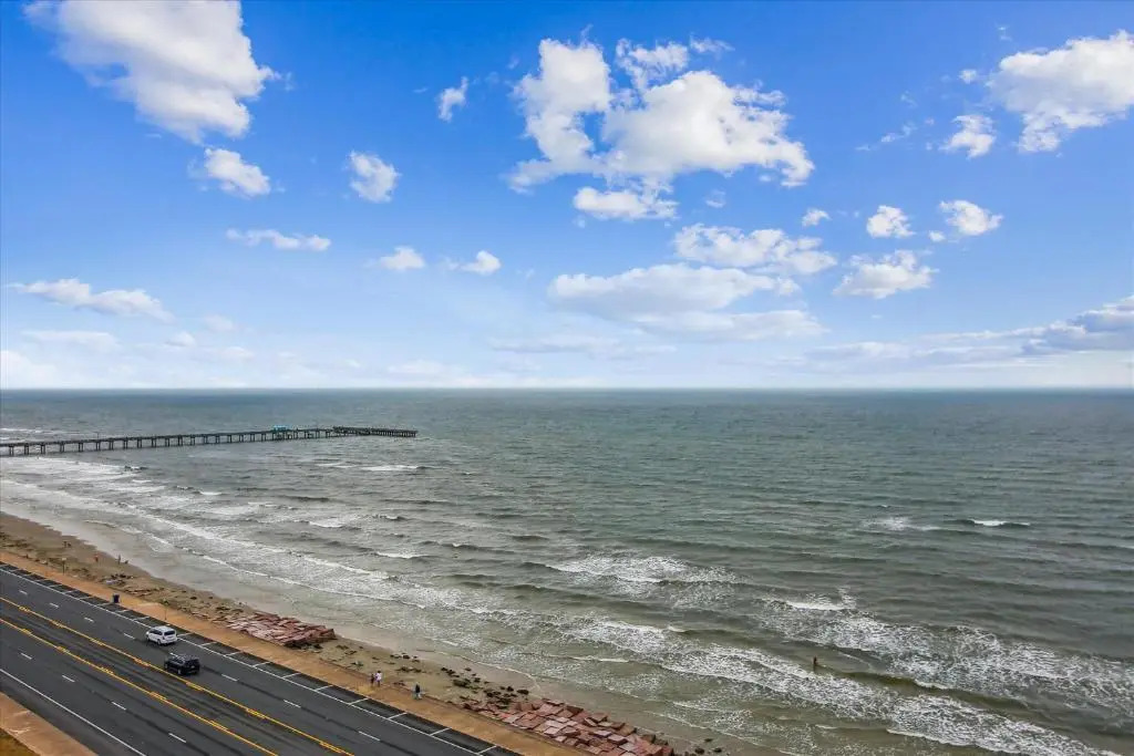 Penthouse Please! by Ryson Vacation Rentals