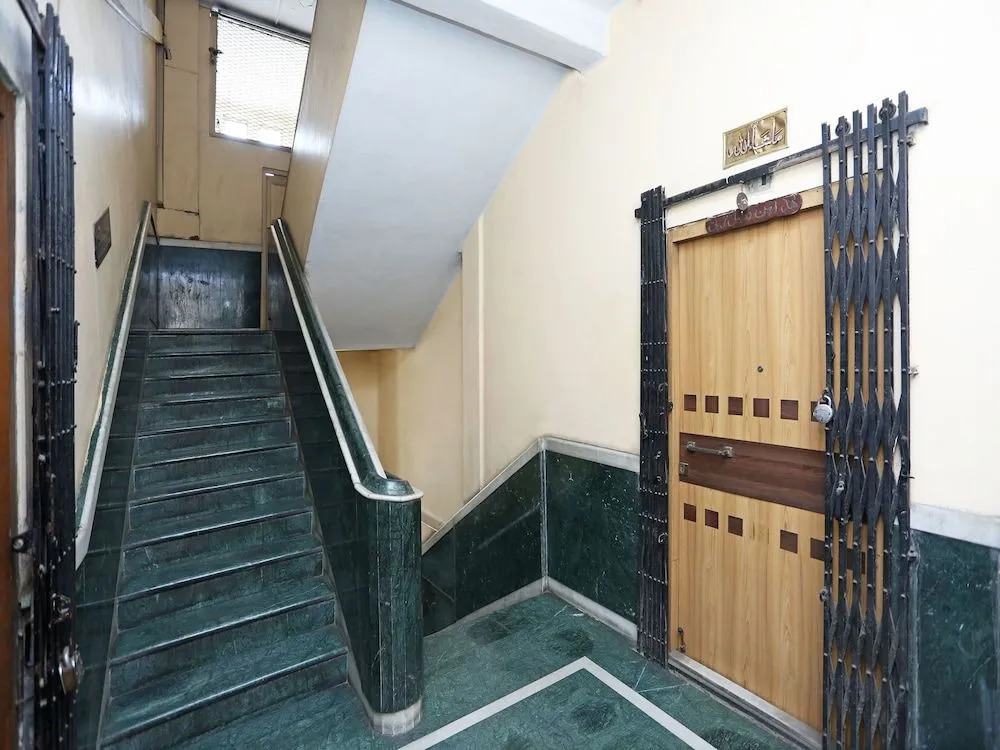 OYO 9001 Hotel East West