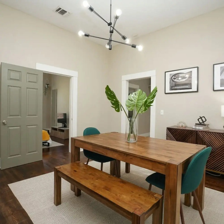 Amazing Fully Fenced Home Only 1 7 mi to Downtown