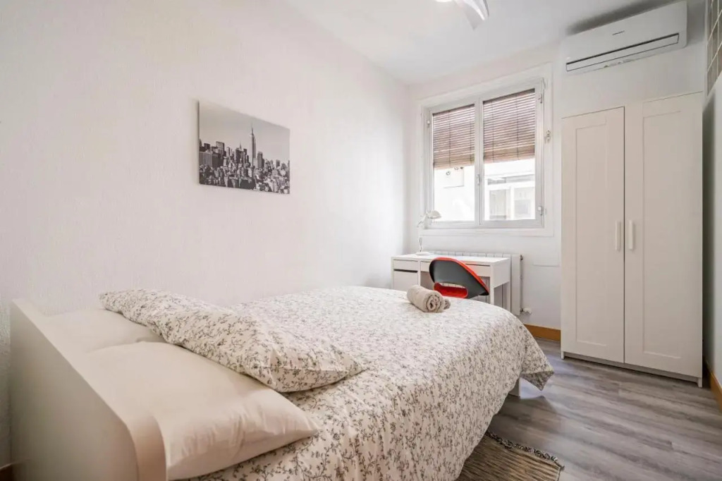La Latina Sol. Espacioso apartamento, 12 pax