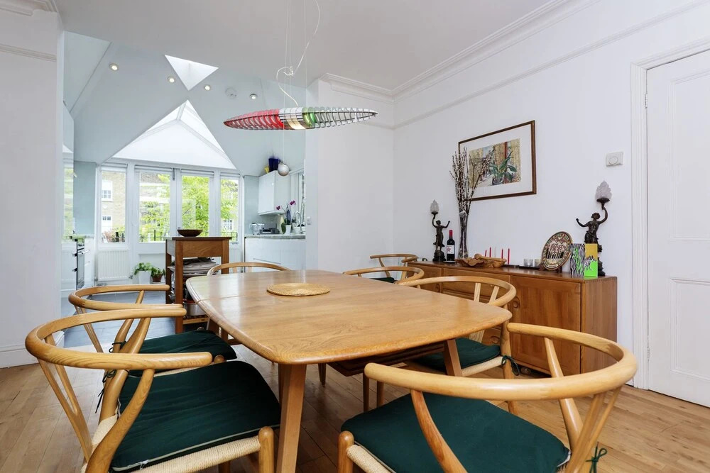 Veeve - At Home in Haggerston