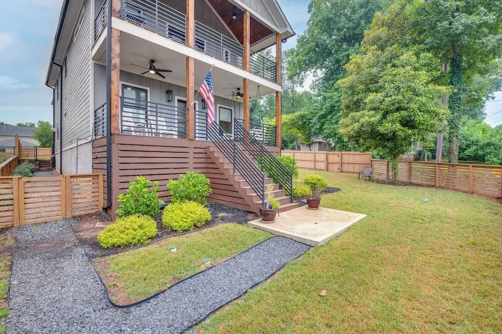 Couples Getaway Near Dtwn ATL & Mercedes-benz!