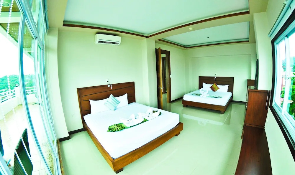 4.13 suites hotel