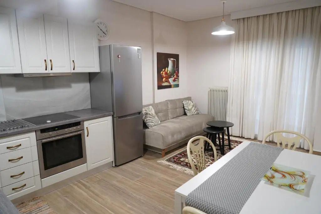 Larissa Downtown Apartment With Parking