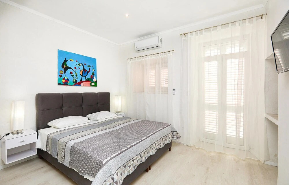 Nice Apartment in Dubrovnik With Outdoor Swimming Pool, Wifi and 5 Bedrooms