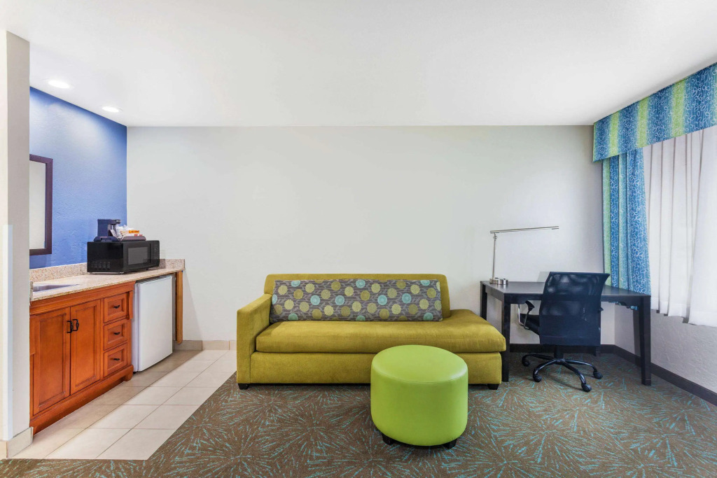 Days Inn & Suites by Wyndham East Flagstaff