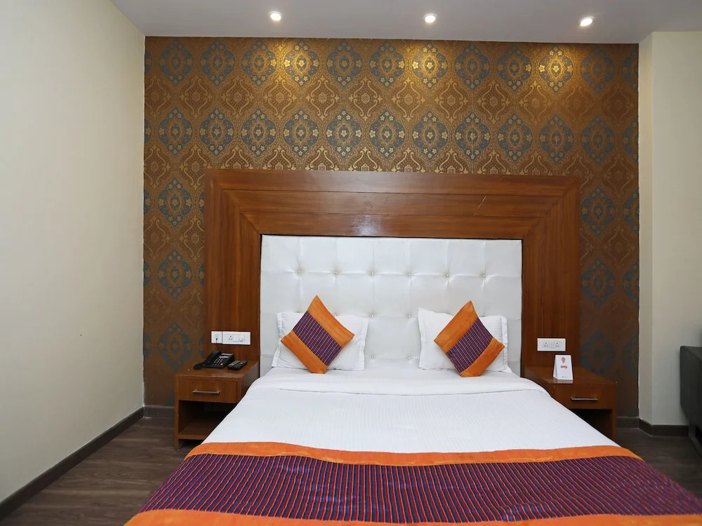 OYO 9532 Hotel Q-Cent