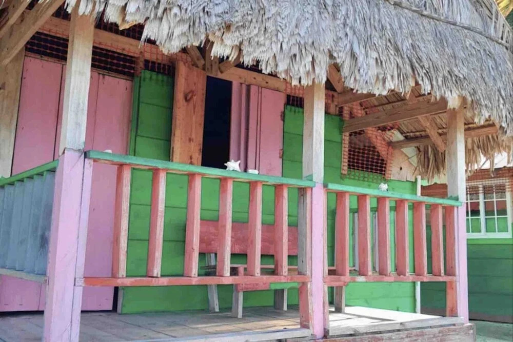 Private Ocean-Front Cabin with private bathroom on San Blas Island