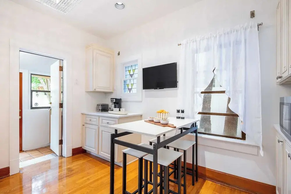 Las Olas Oasis by Avantstay Minutes to the Beach + Hot Tub