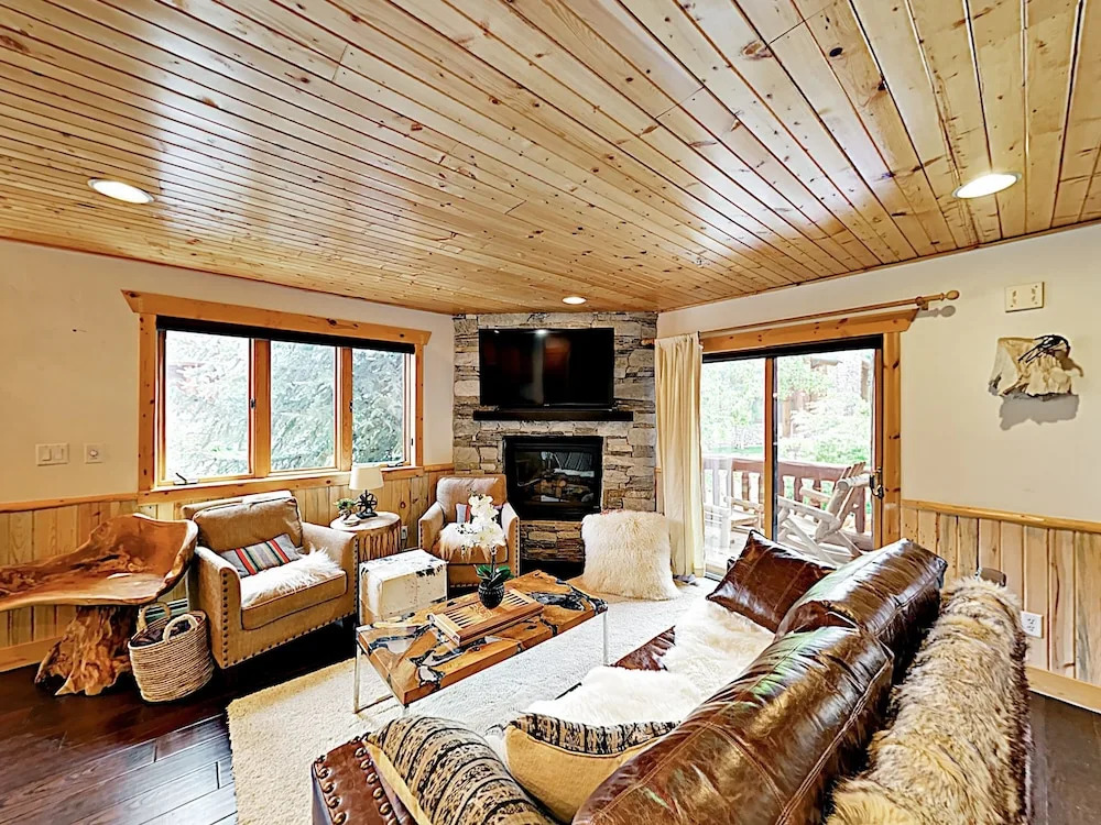 New Listing! Park City , 3 Min. To Lifts 2 Bedroom Condo