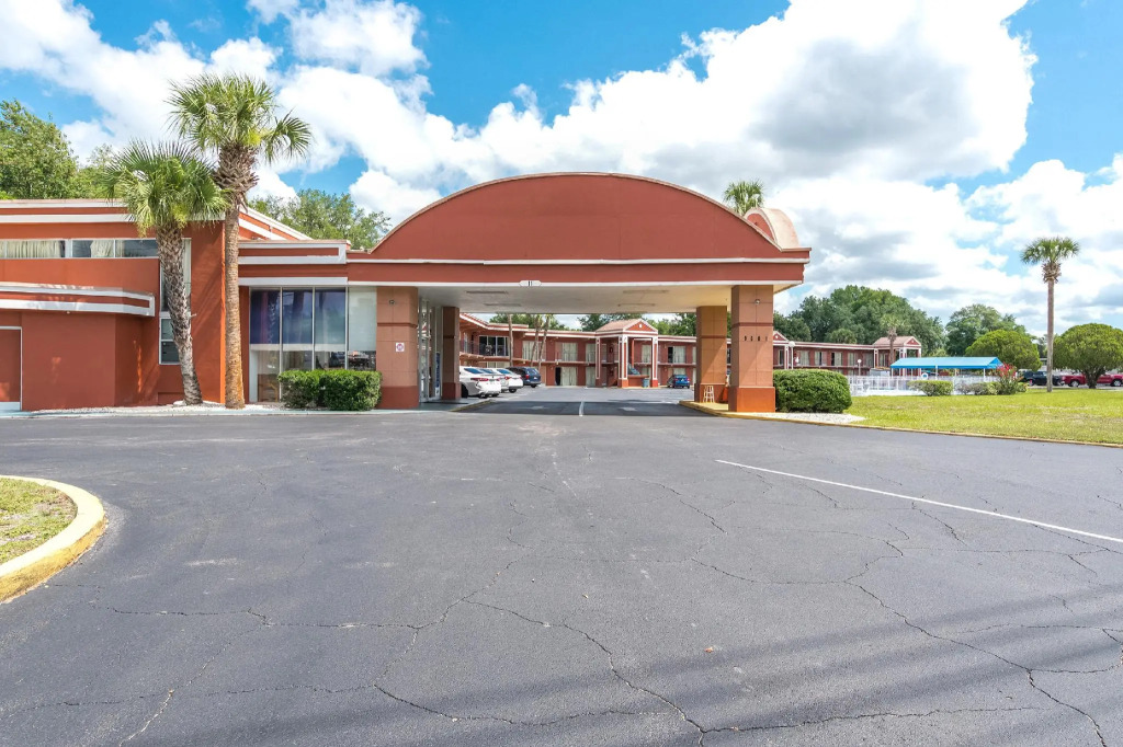 OYO Hotel Mustang Silver Spring FL