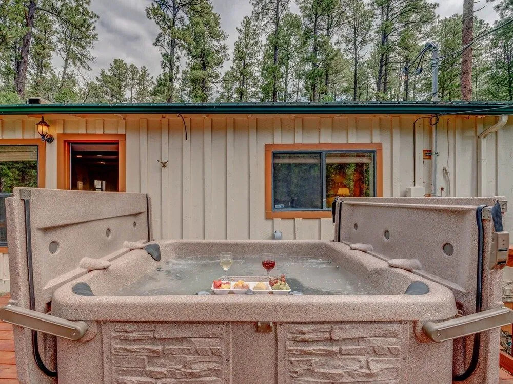 Schaffer Scherenity - One Bedroom Cabin with Hot Tub