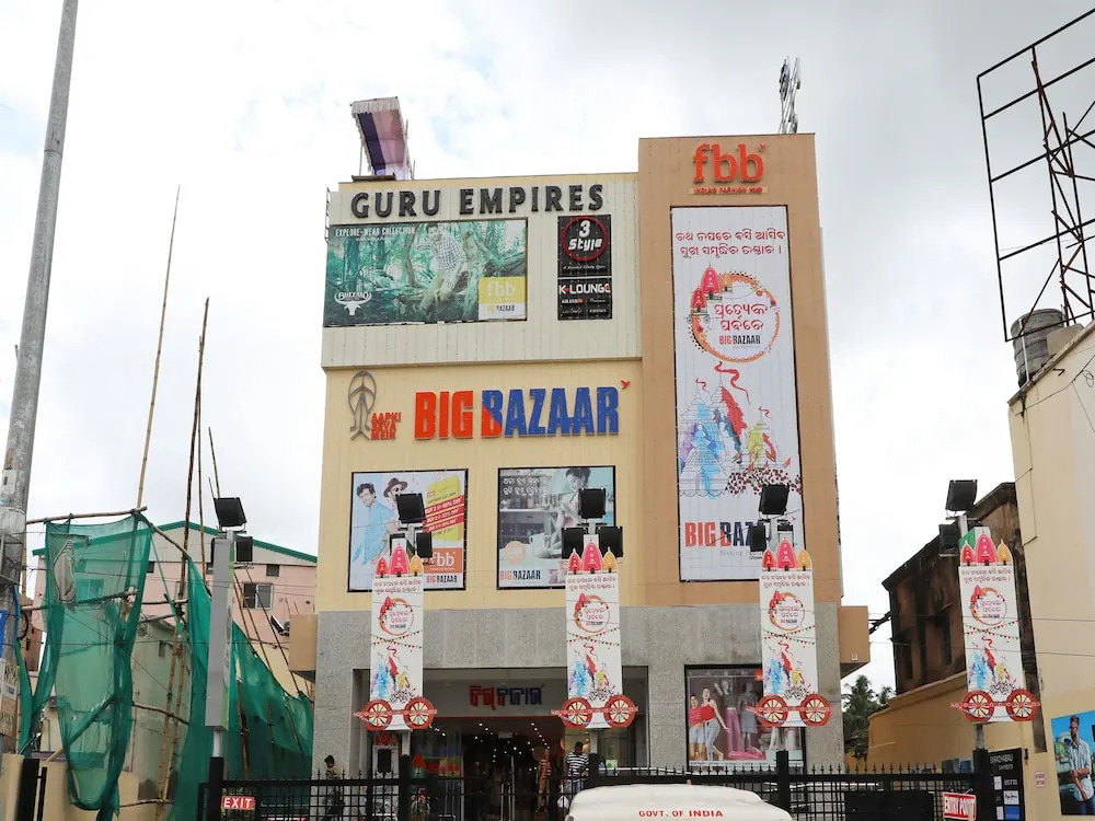 OYO 16340 Yellow Hotels