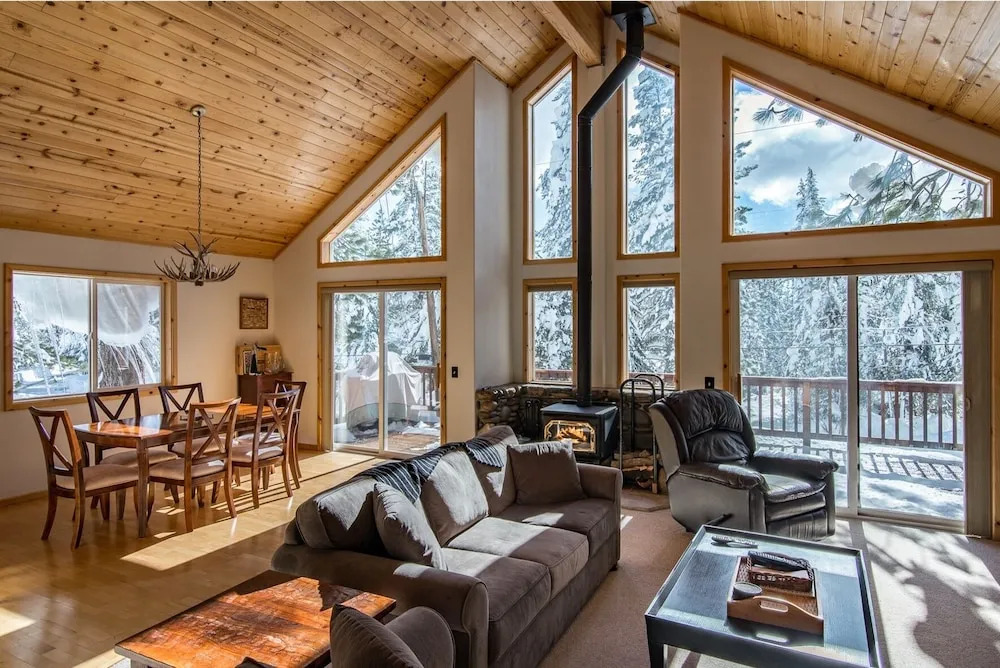 3BR Pine Forest House in Truckee Tahoe Donner by RedAwning