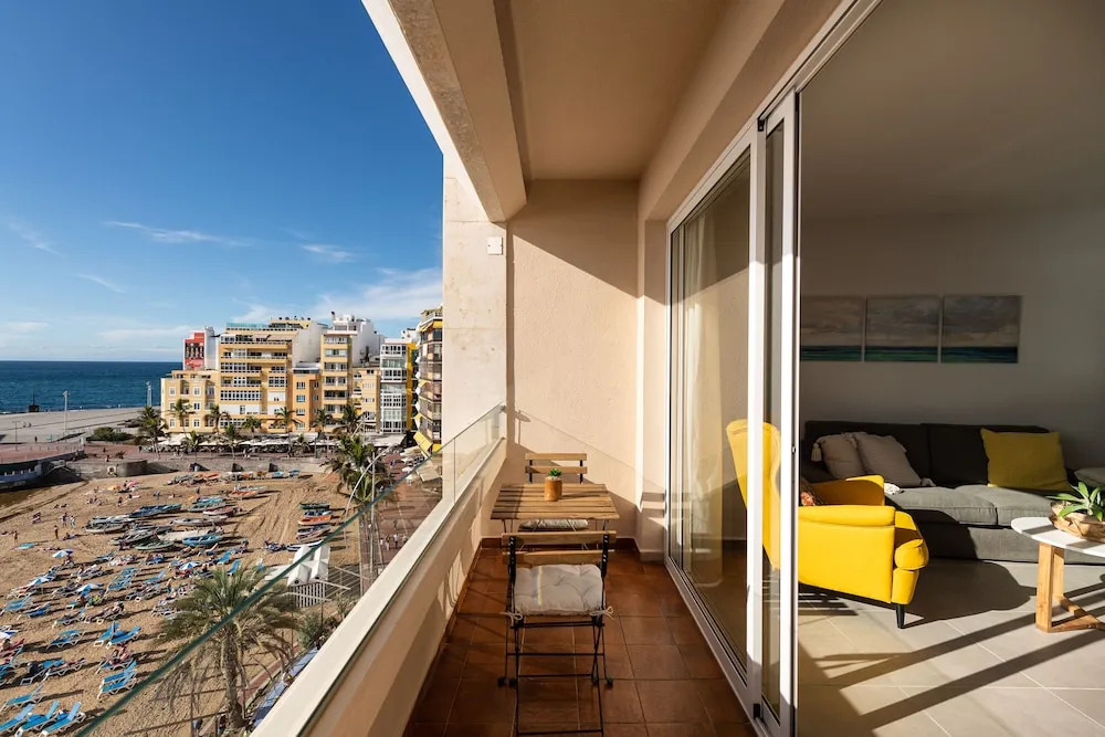 Bright Beachfront Apartment