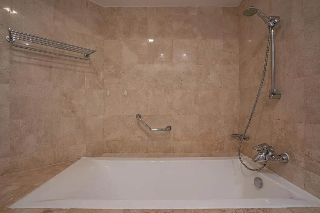 HiGuests - Luxurious 1BR in Palms with Private Beach Access