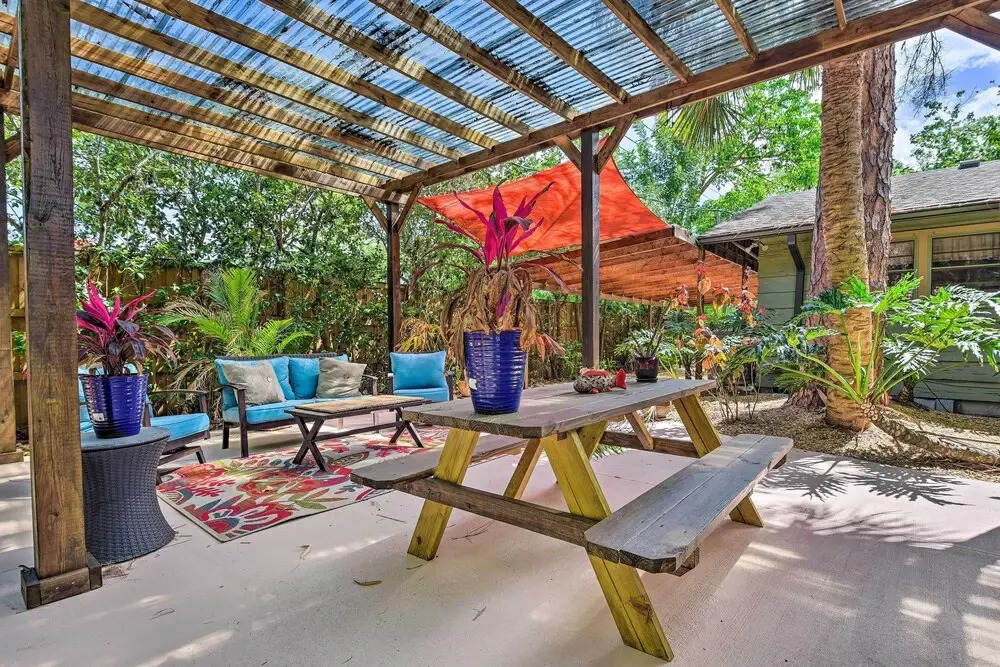 Oasis w/ 2 Stand-alone Casitas & Outdoor Bath