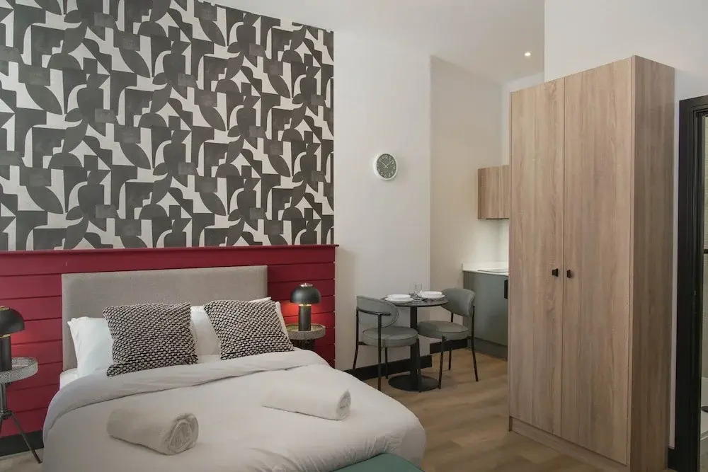 For Students Only - Summit House in Cardiff