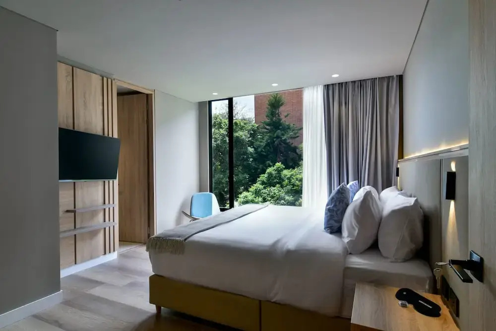 w Resplendent 1BR w Modern Balcony in Unicentro