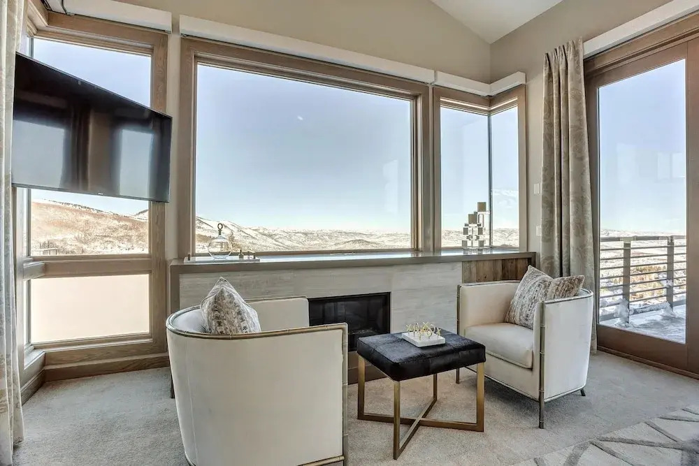 Gorgeous Five Bedroom Penthouse in the Heart of Park City 5 Apartment Hotel by RedAwning