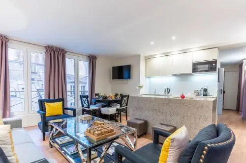 Families And Friends - Center - 110 Sqm