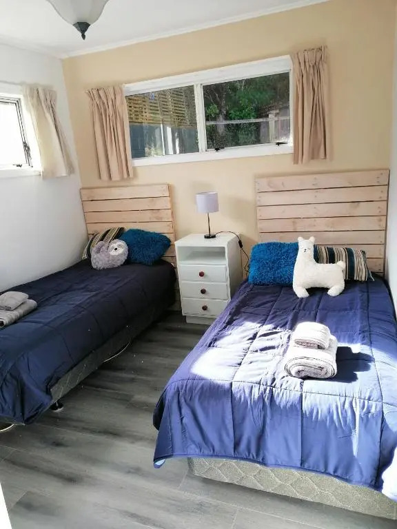 Cozy guesthouse at the Rabbithole, Akatarawa Valley