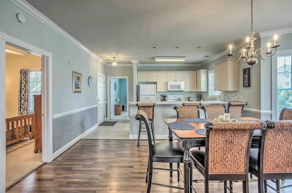 Chic Myrtle Beach Condo w/ Community Pool!