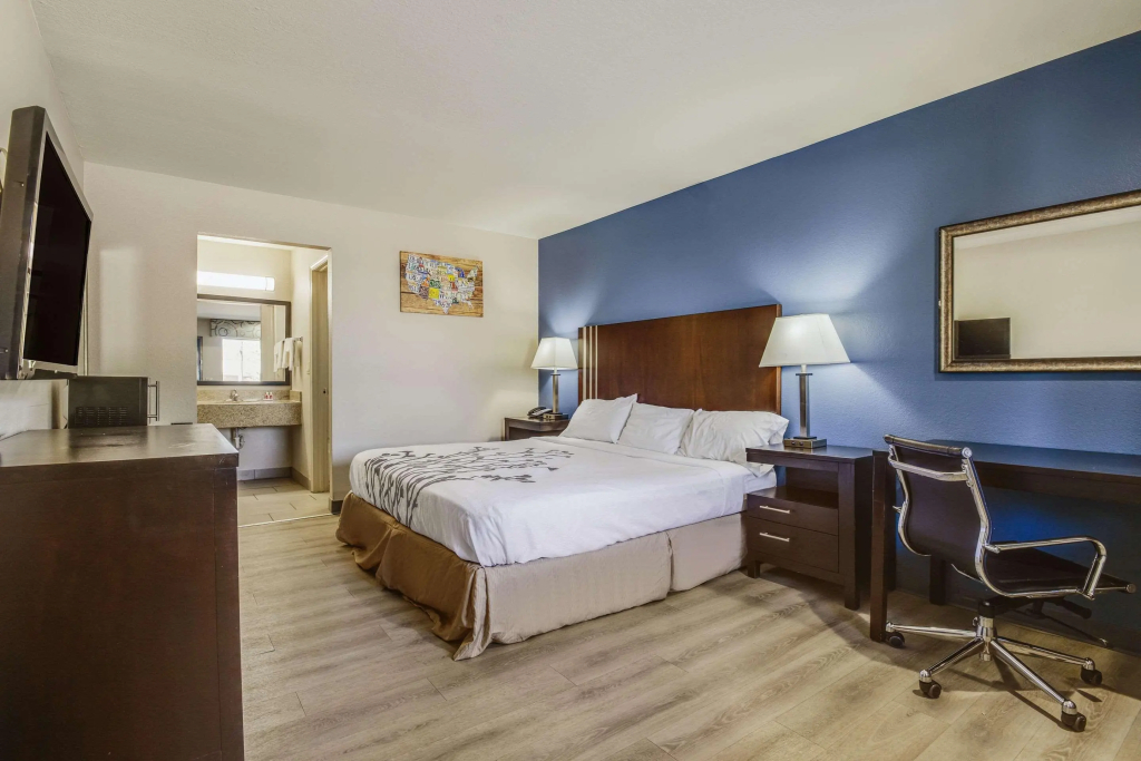 Econo Lodge Inn & Suites Enid South
