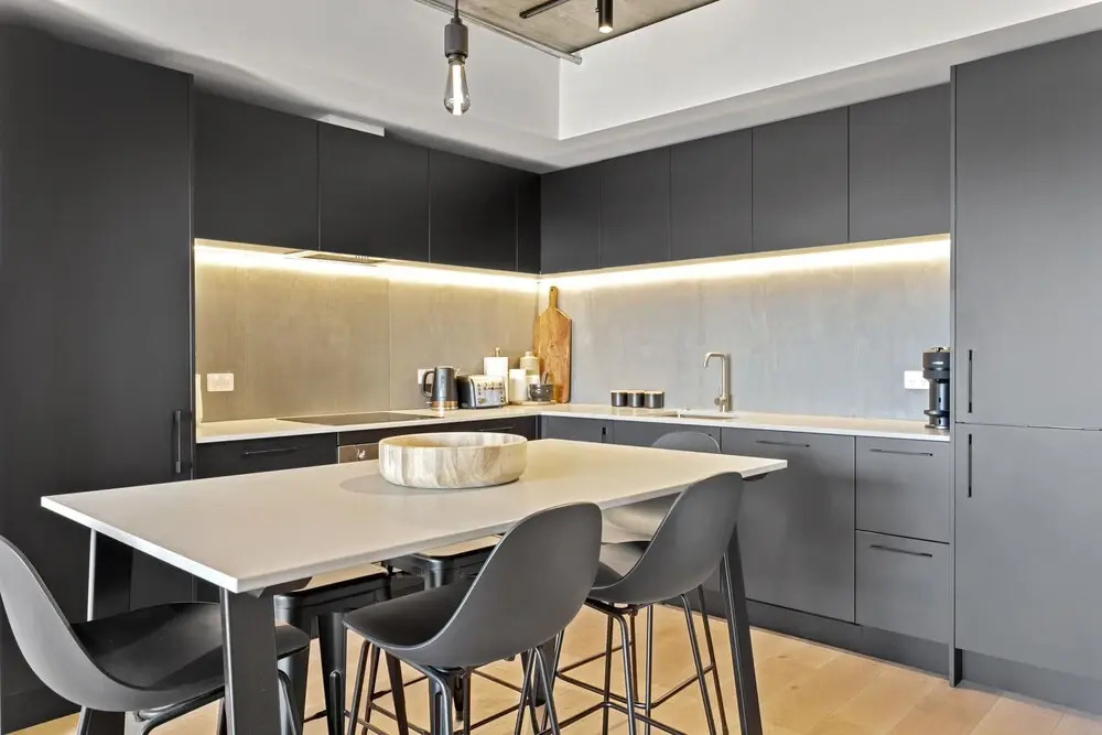 Urban style apt fantastic city views