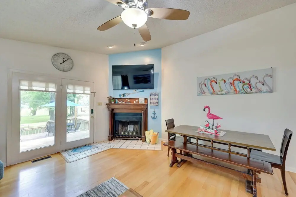 Lakefront Home w/ Kayaks & Dock in Hot Springs
