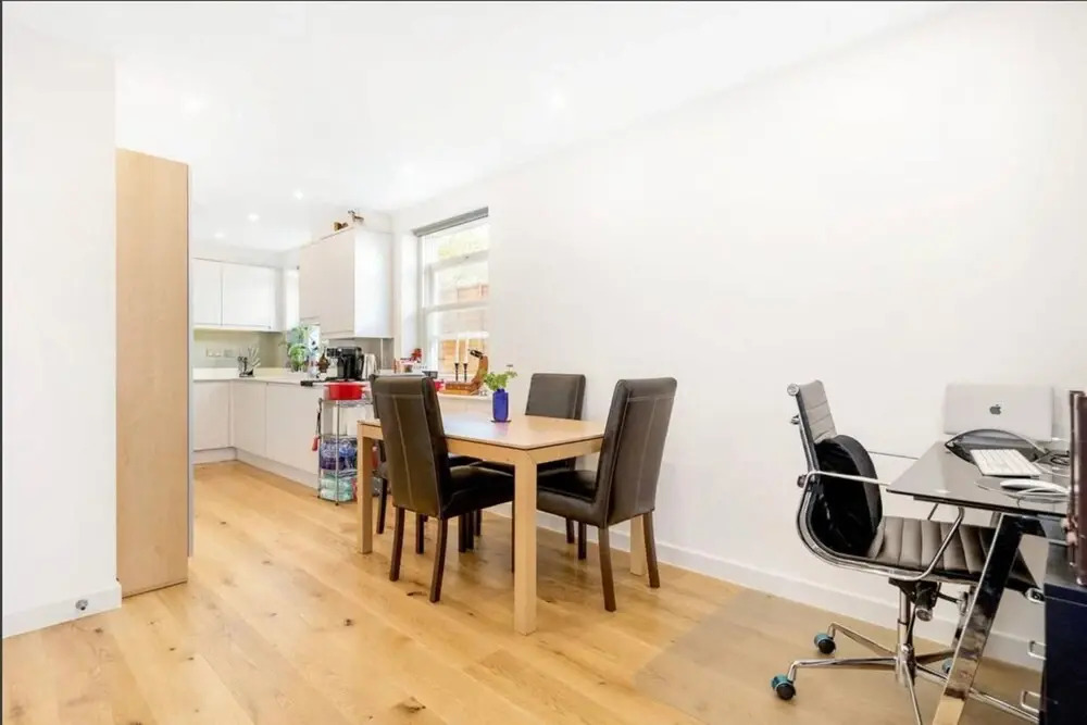 Modern 2 Bedroom Home With Private Garden
