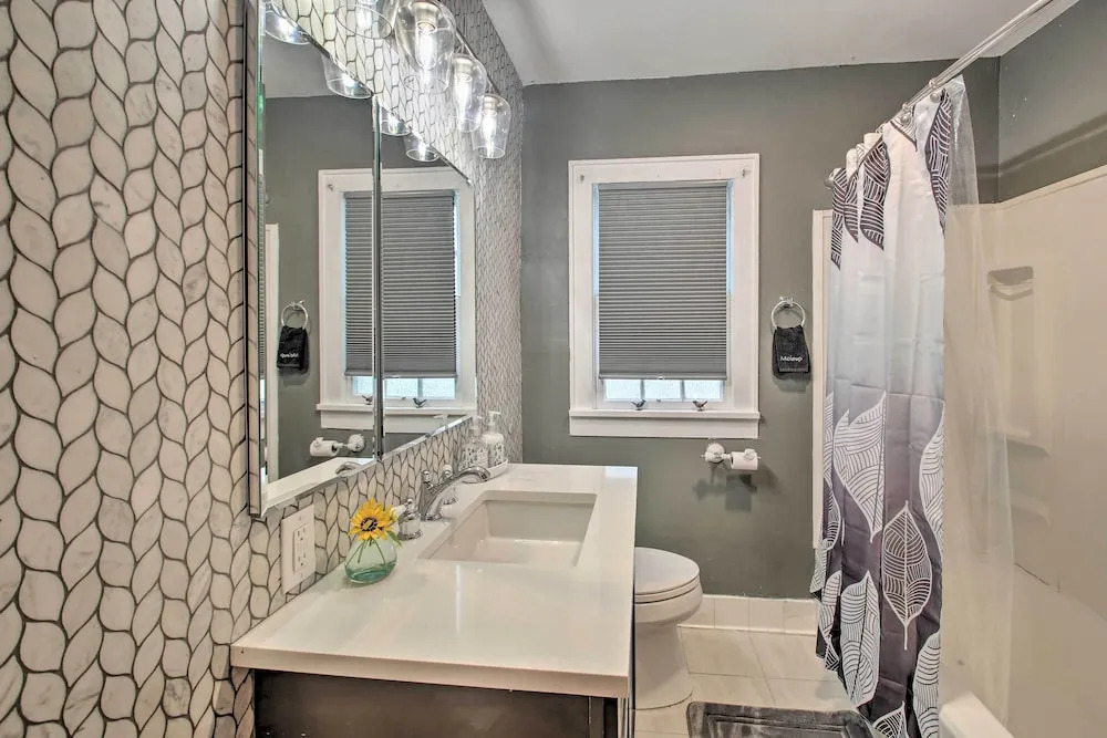 2 Mi to Central Ave: Quaint Hot Springs Home!