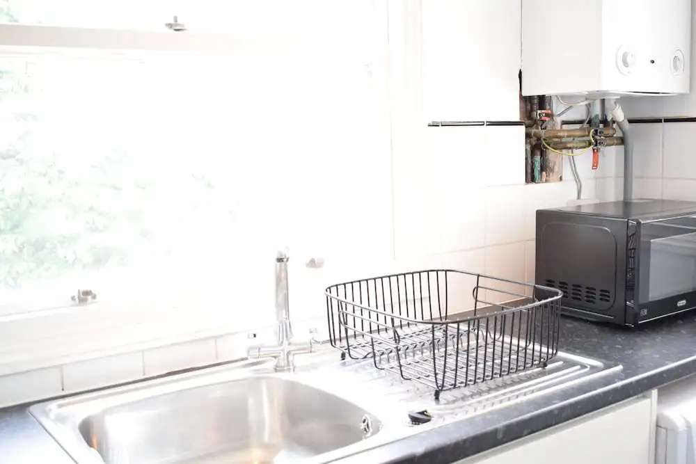 2 Bedroom Apartment With Balcony in Earls Court