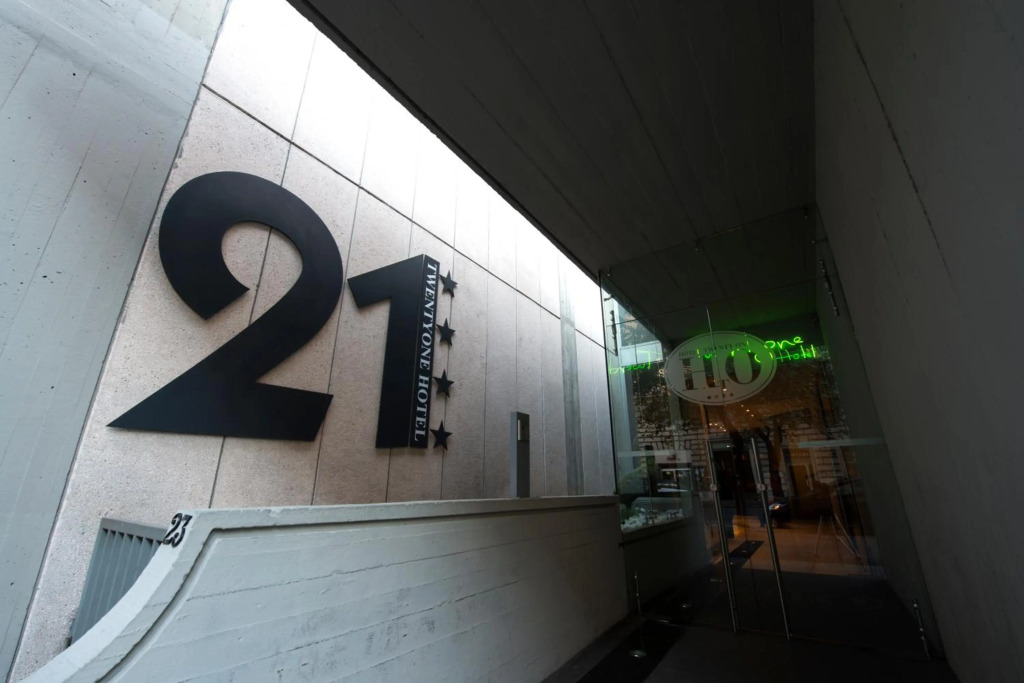 Twentyone Hotel