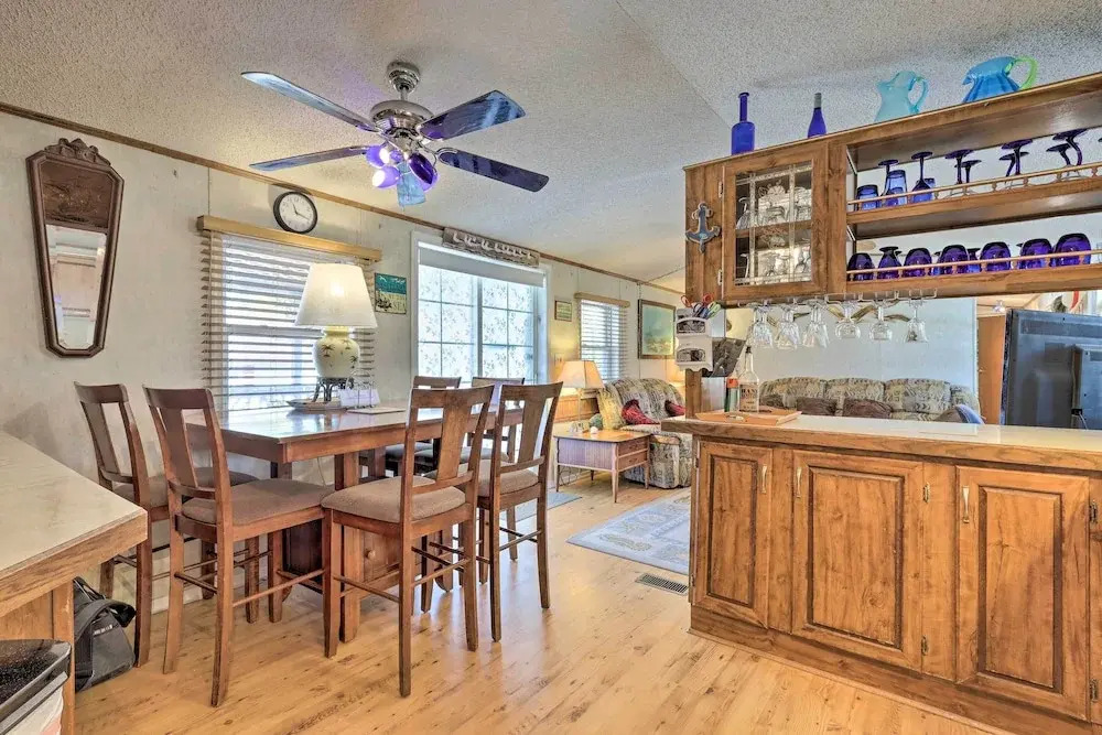 Quaint Chincoteague Island Hideaway w/ 2 Porches!