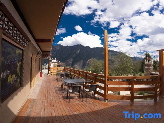 Mountain and cloud boutique inn（Jiaju Village）