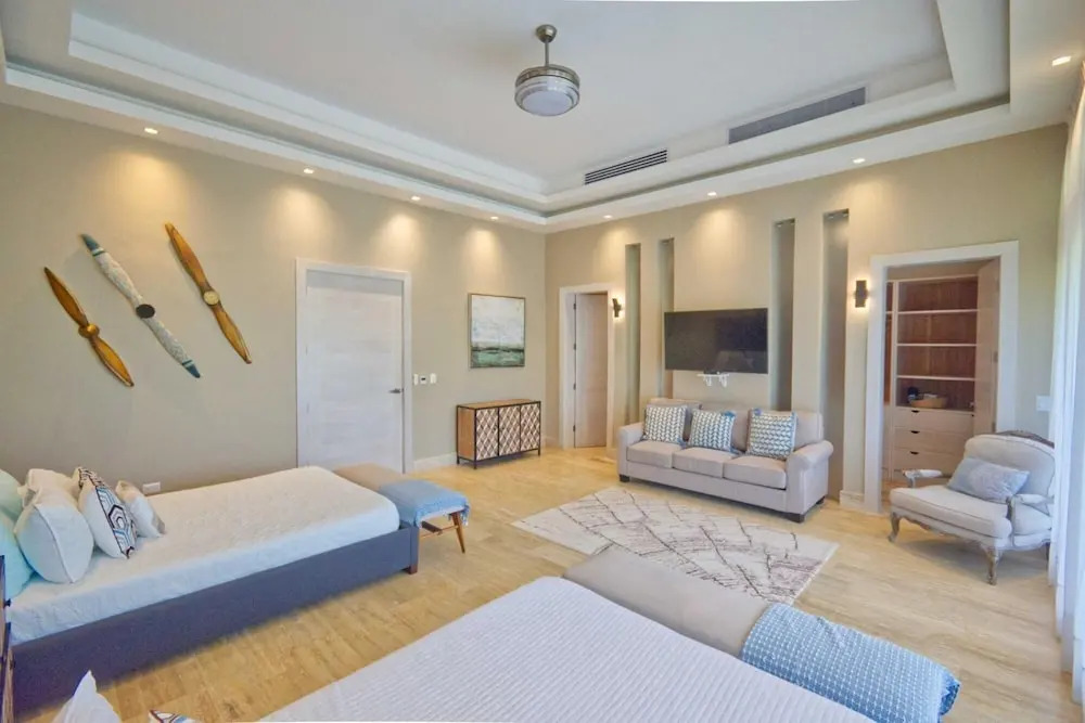 Modern Villa With Ocean View and Service Staff