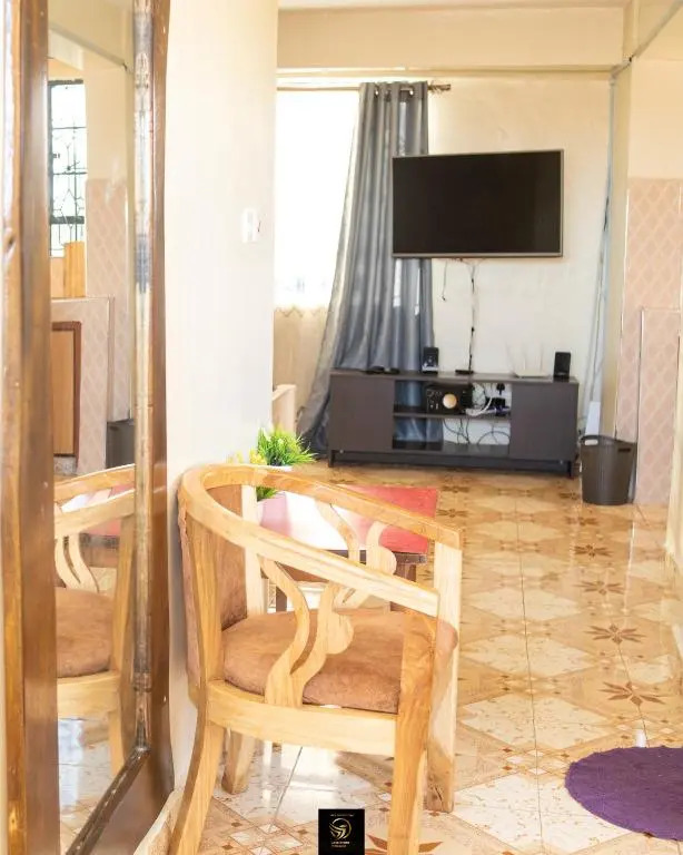 Mountain view apartment at Ahadi flats Netflix,Parking and Internet