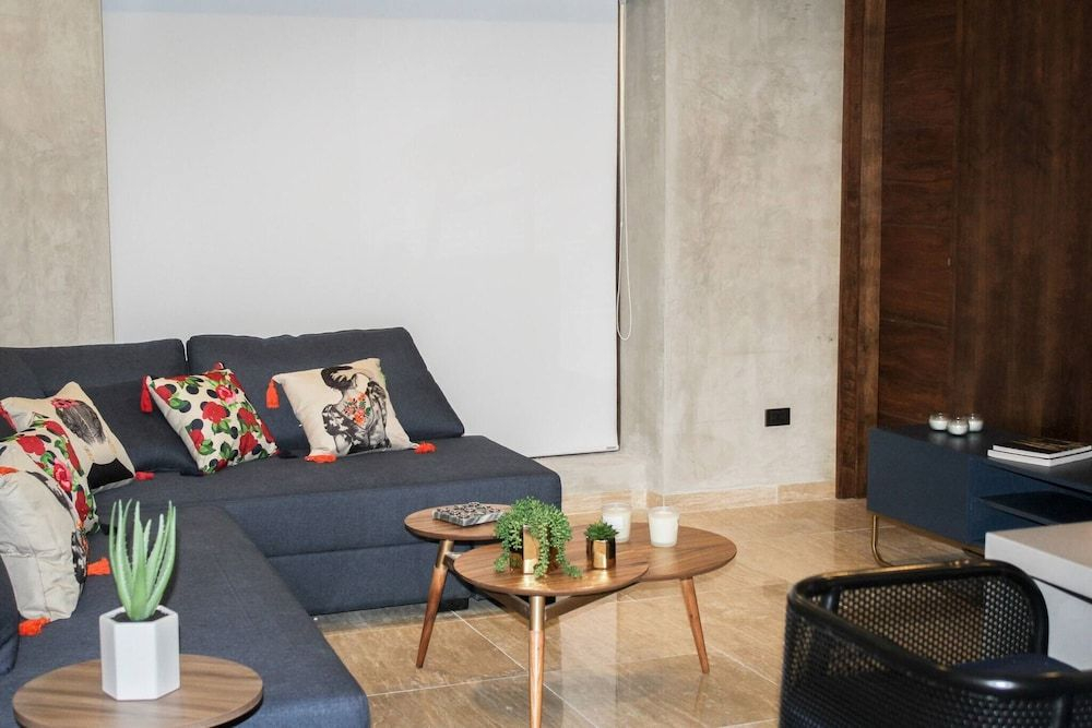 New One Br Apartment for Up To 4, Grill & Pool At the Common Rooftop